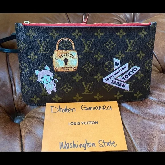 Lv Limited edition Wrislet - Picture 1 of 15